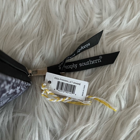 {Simply Southern} Snakeskin Print Wallet Wristlet with Zip Around Closure - NWT - Picture 7 of 7